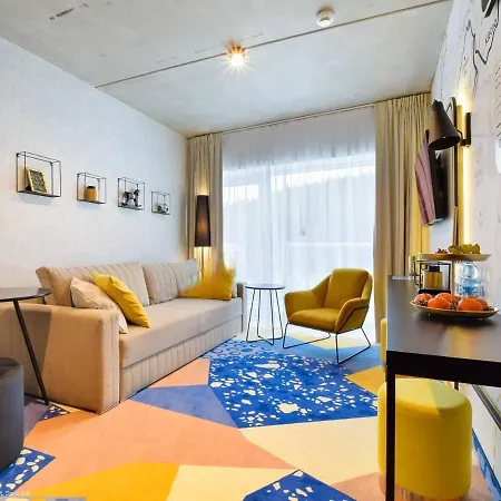 Zlota Perla Czarna Gora * Siena