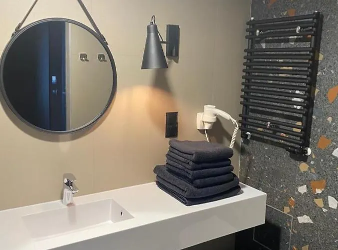 Zlota Perla Czarna Gora Sienna (Klodzko)